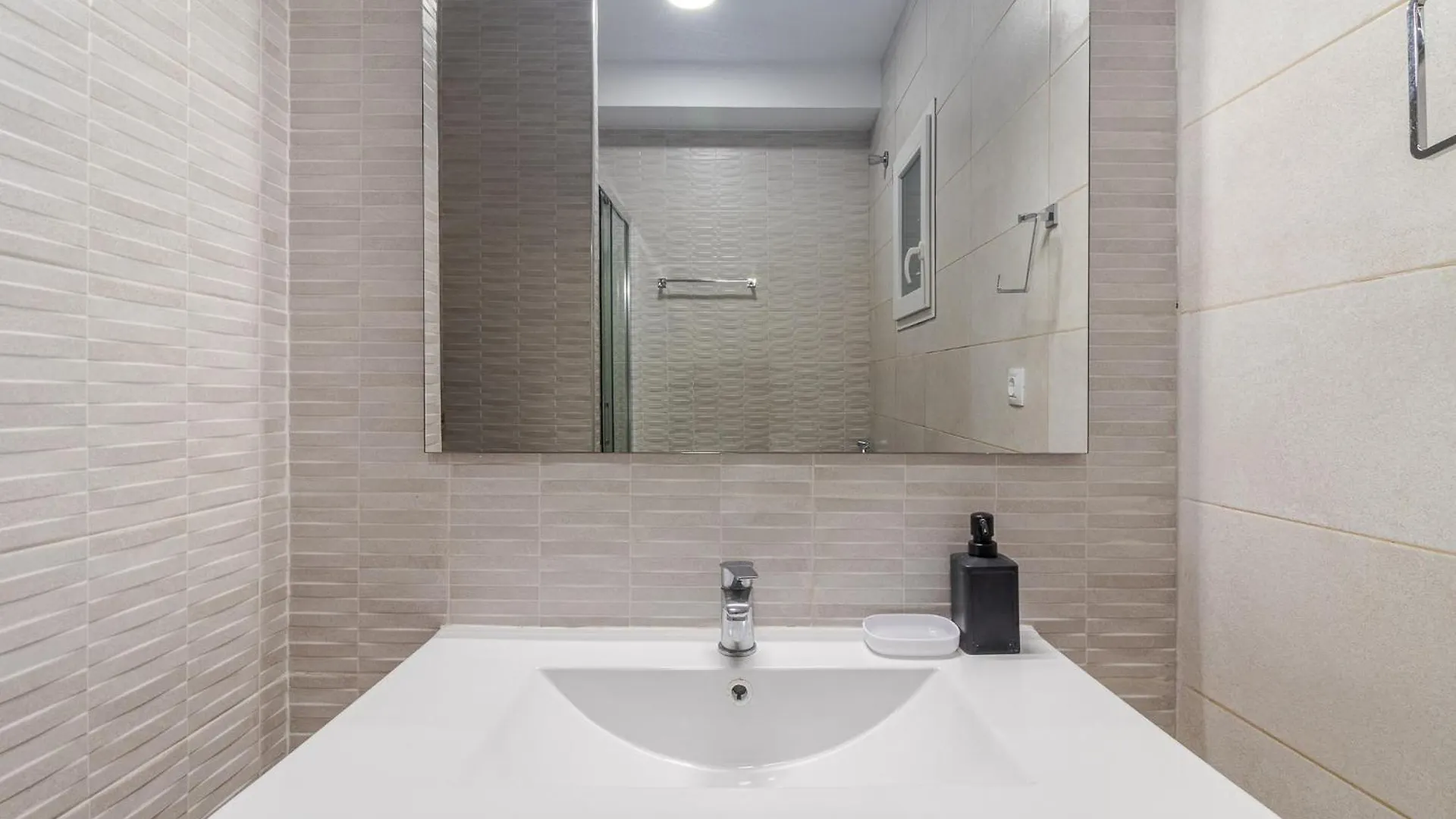 Breezy Bright Urban Oasis Apartment Las Palmas de Gran Canaria Spain